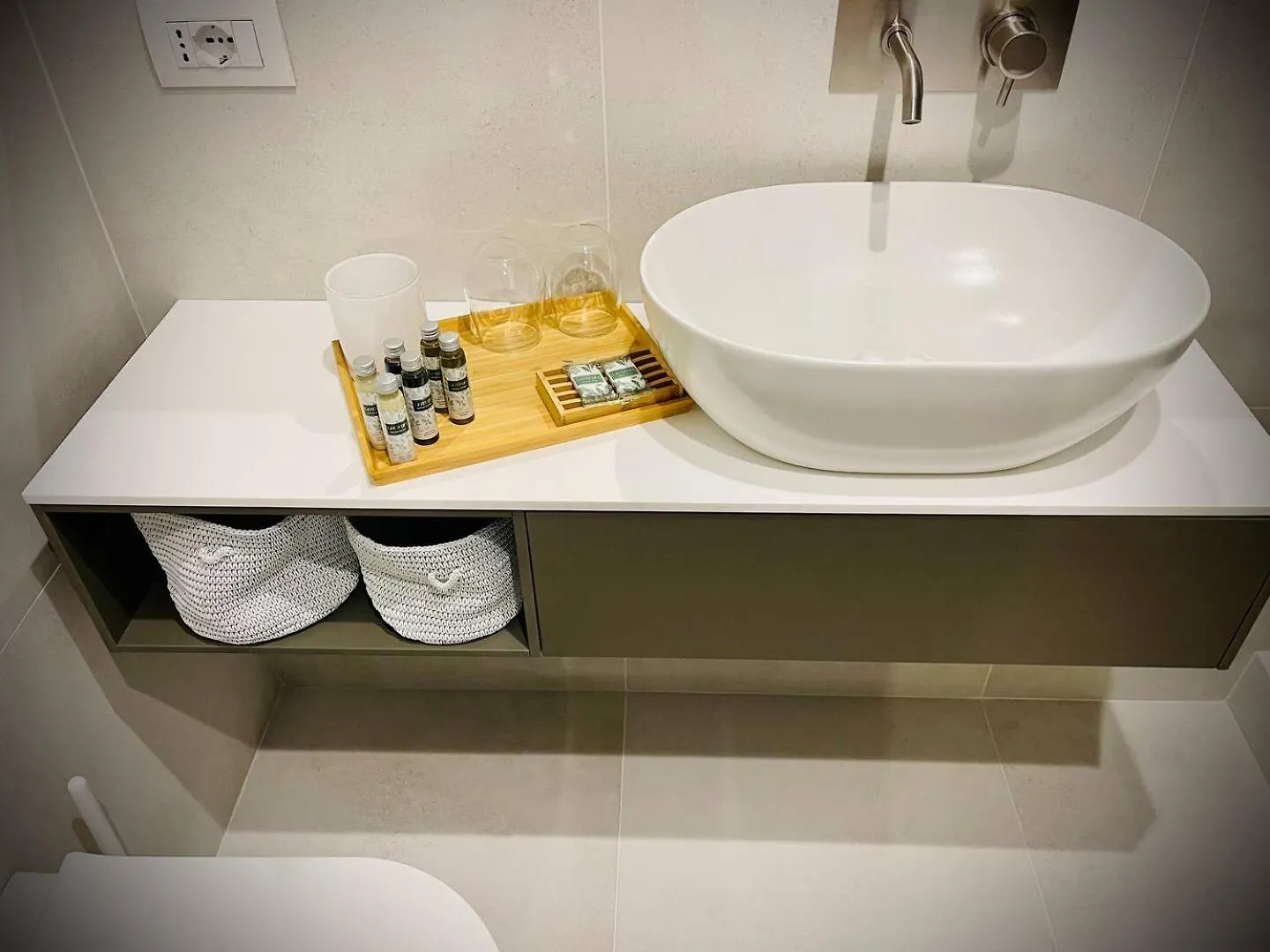 Leaf Apartments - Solari / Tortona Milan Bed & Breakfast